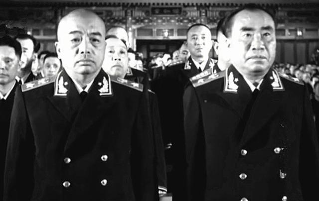 1955年全军授衔有一位因不满自身军衔当众扯下肩章的将军究竟